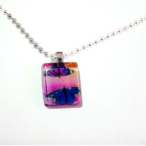 Beautiful Sparkly Butterfly Necklace NWOT